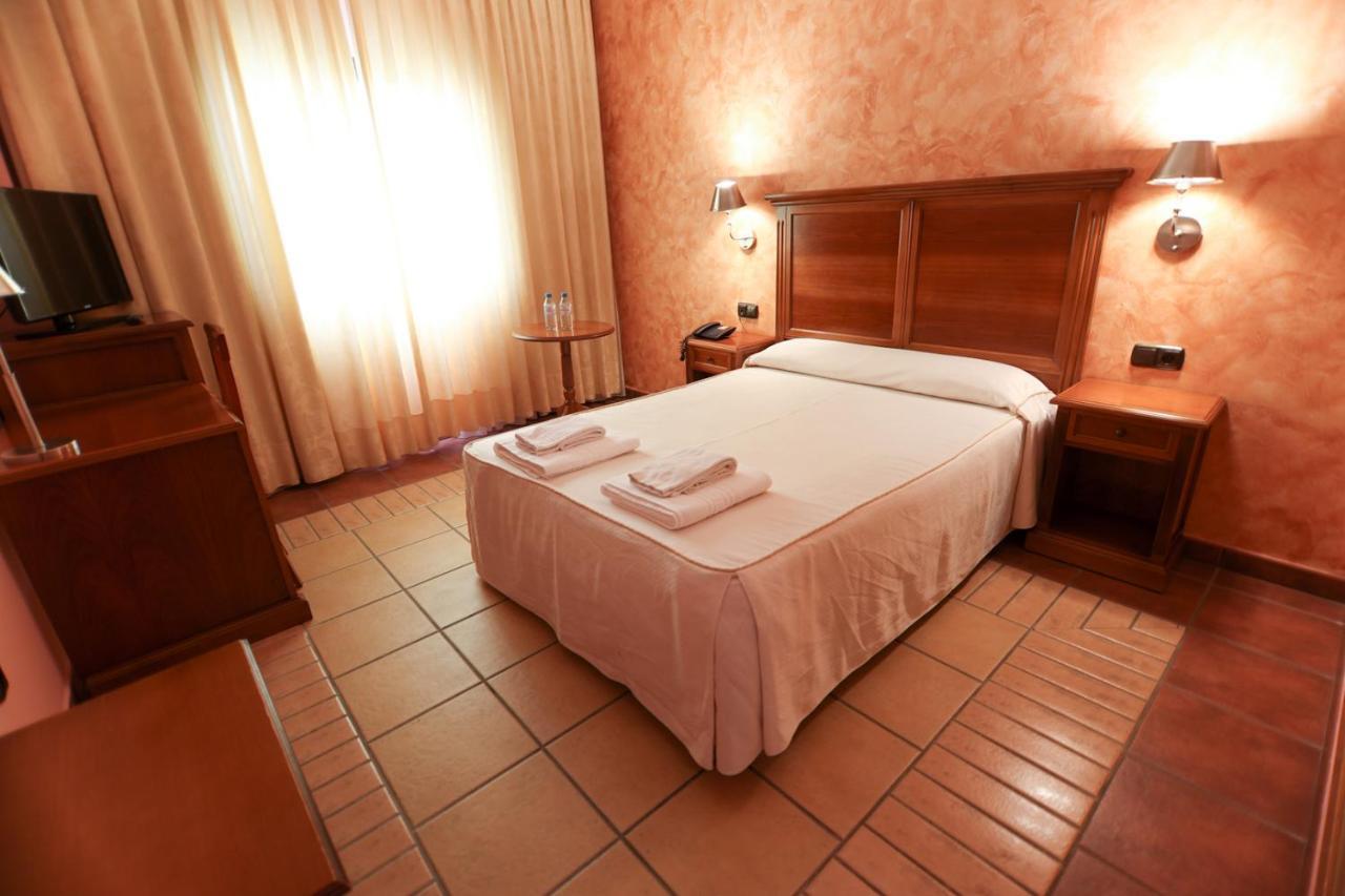 Hospedium Hotel Dona Mafalda De Castilla Plasencia Bagian luar foto