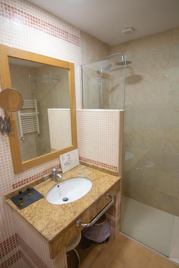 Hospedium Hotel Dona Mafalda De Castilla Plasencia Bagian luar foto
