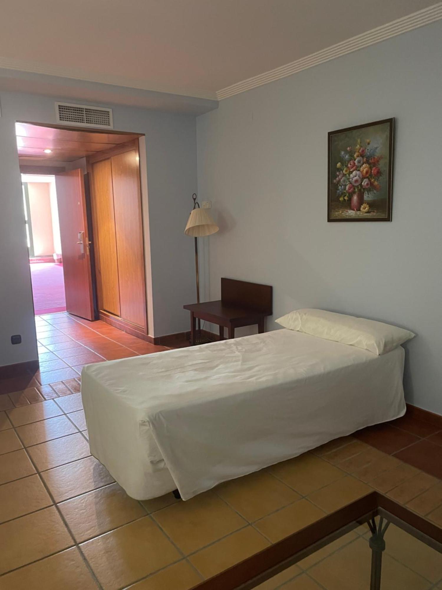 Hospedium Hotel Dona Mafalda De Castilla Plasencia Bagian luar foto