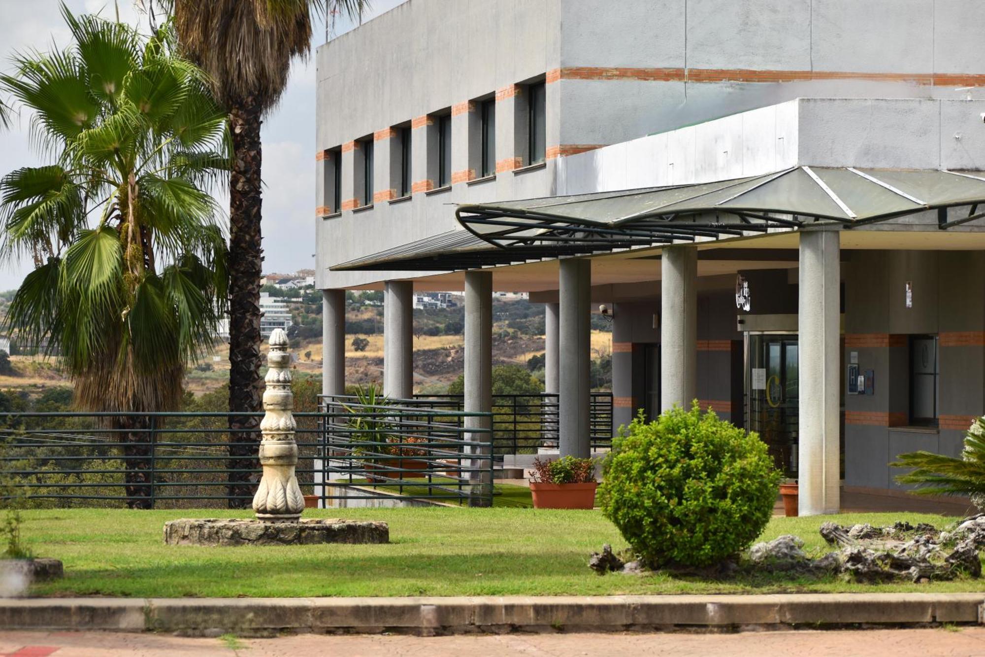 Hospedium Hotel Dona Mafalda De Castilla Plasencia Bagian luar foto